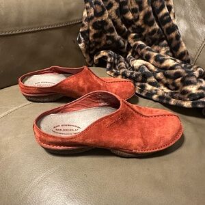 Merrell Women's Duet Groove Brick Red Suede Mules 7.5